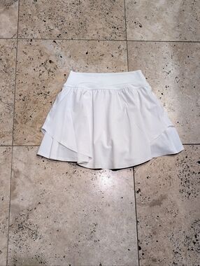 OFFLINE by Aerie white tennis skirt with built in shorts Size XS NWOT